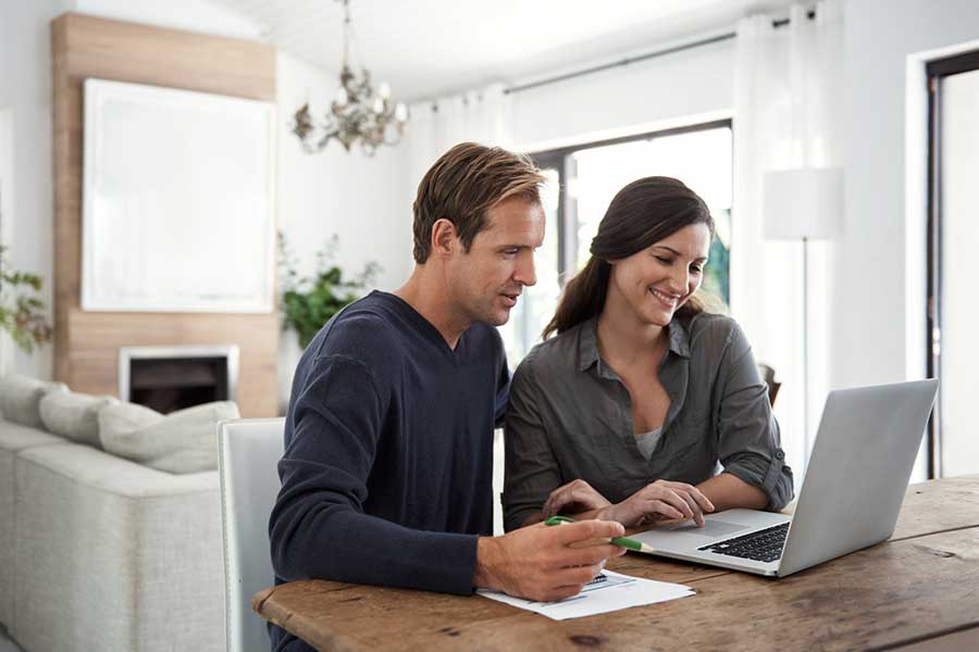 couple opening bank account online